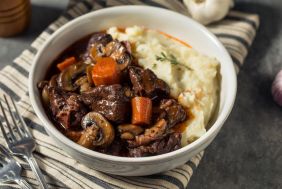 BFS00117_276_homemadefrenchbeefbourguignonstew20231127051306utc.jpg