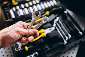 BFS00126_327_setoftoolsintoolkitisolated20319.jpg