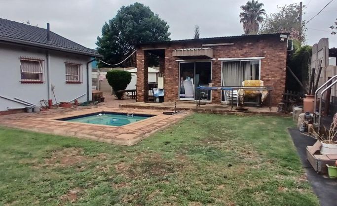 Home with Income-Generating Flats in Elspark