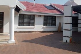 4 Bedroom House for Sale in Sunward Park