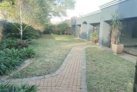 4 Bedroom House for Sale in Sunward Park