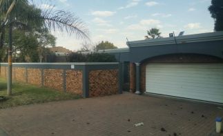 4 Bedroom House for Sale in Sunward Park