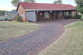 3 Bedroom House for Sale in Elspark