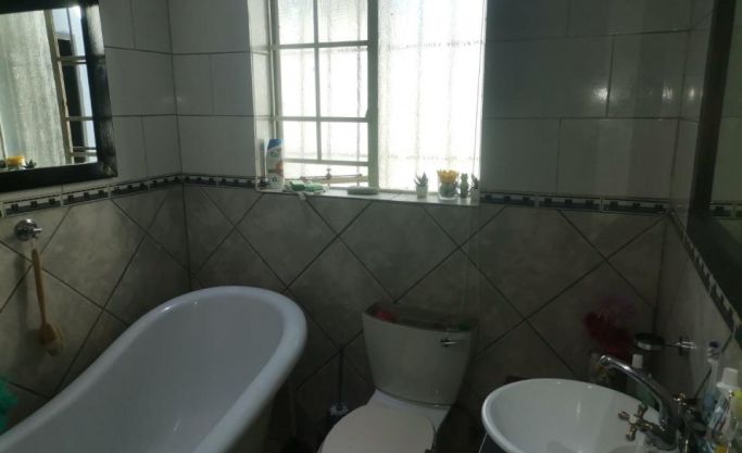 3 Bedroom House for Sale in Freeway Park