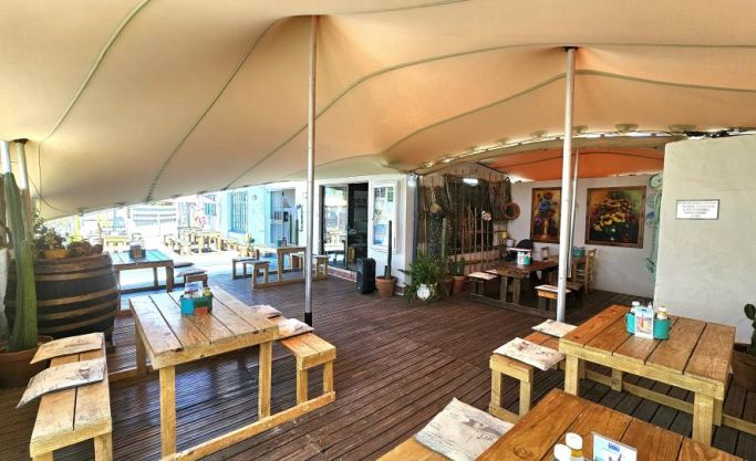 Property in popular coastal town with restaurant & pub