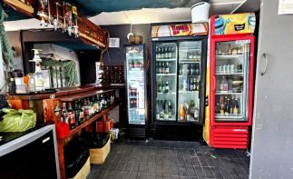 Property in popular coastal town with restaurant & pub