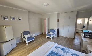 Property in popular coastal town with restaurant & pub