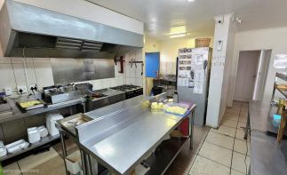 Property in popular coastal town with restaurant & pub