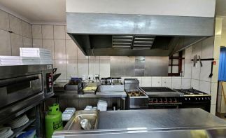 Property in popular coastal town with restaurant & pub