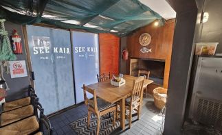 Property in popular coastal town with restaurant & pub