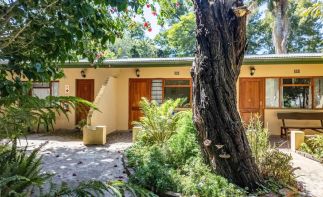 Live Your Dream & Own the Adventure: The Ultimate Lifestyle Investment in Storms River!