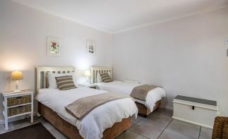 Live Your Dream & Own the Adventure: The Ultimate Lifestyle Investment in Storms River!