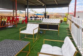 BFS00389_1412_06_Outdoor_Terrace.jpg