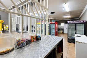 BFS00389_1414_08_Refreshment_Shop.jpg