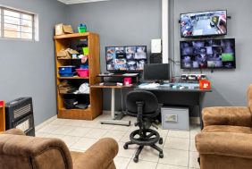 BFS00389_1416_10_Office_and_CCTV.jpg