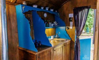 The ultimate Life Style Business. Live and work in the quaint tourist town of Clarens.