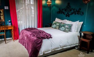 The ultimate Life Style Business. Live and work in the quaint tourist town of Clarens.