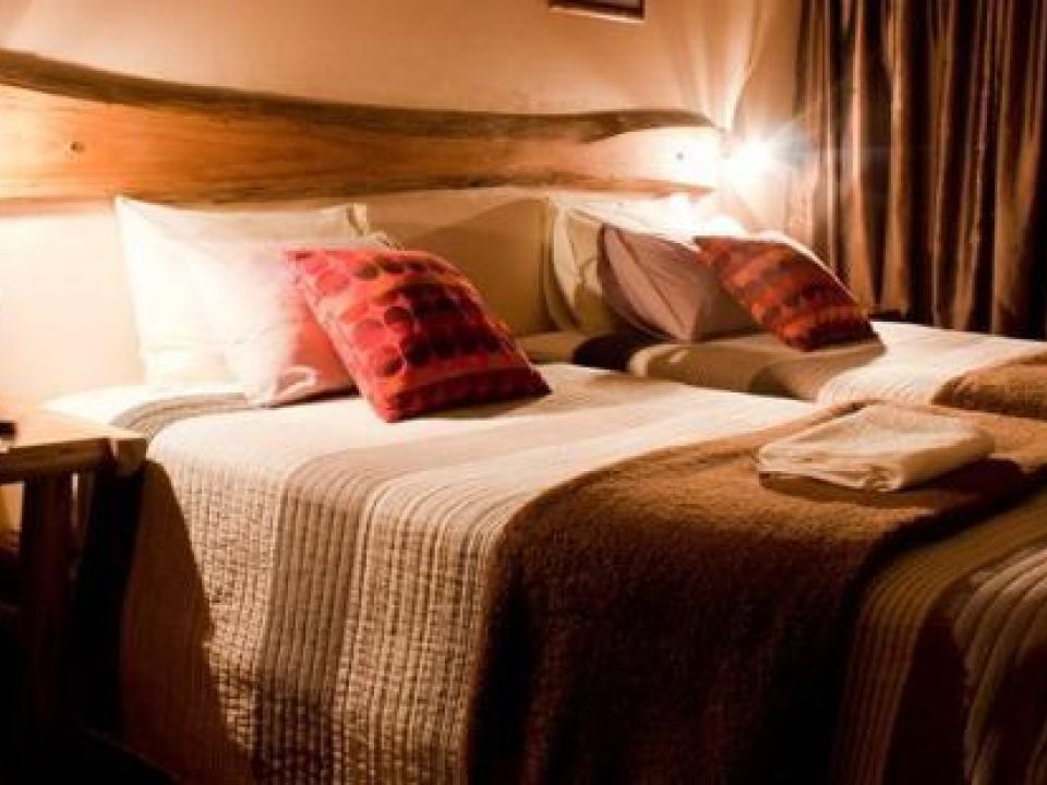 3 star Guest Lodge with 146 beds