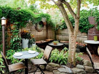 Image of Superior Cafe restaurant in prime location in large Garden Route town. Sale includes property and business separately.