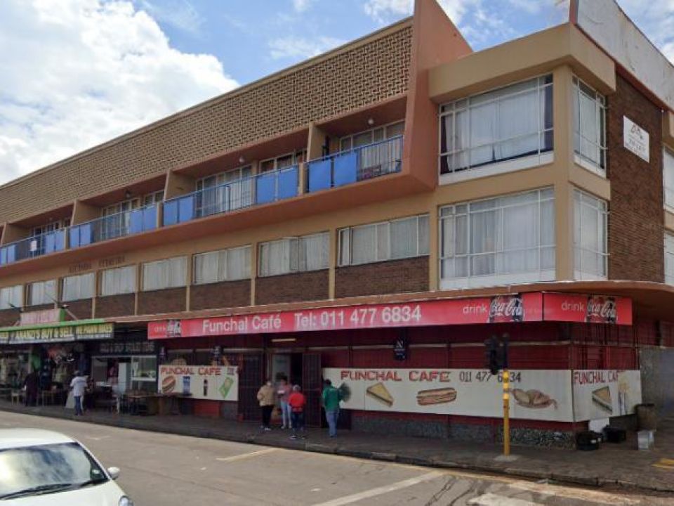 For sale Commercial Building on Ontdekkers Rd with Long Term Retail