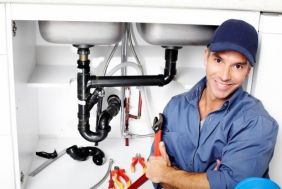 36184_38421_VIGILANTplumberfixingasinkshutterstock_132523334e1448389230378.jpg