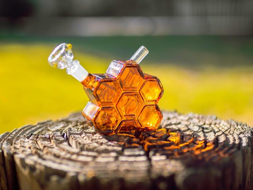 URGENT SALE: Online headshop selling range of smoking paraphernalia