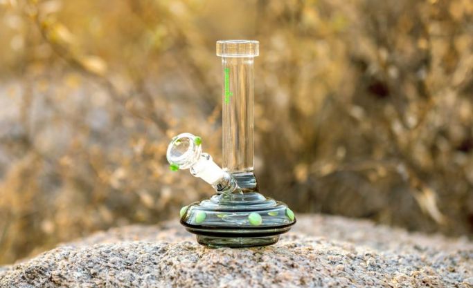 Work from home: Online headshop selling range of smoking paraphernalia