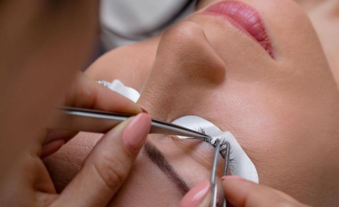 Lash & Brow Training Institute