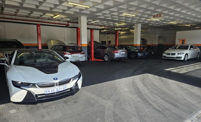 A franchise motor vehicle workshop with a manager in place in excellent location.