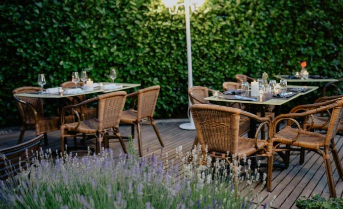Family-Friendly Daytime Restaurant in Scenic Location - A Delicious Business Opportunity!
