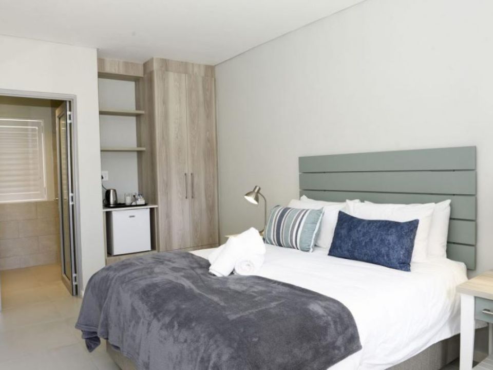 Upmarket lodge in the Overberg district in the Western cape with loads of potential