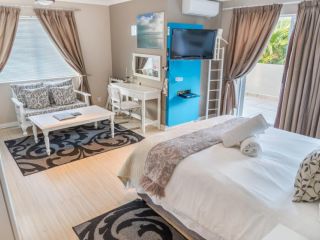 Fully Operational Guest House in Prime Coastal Location