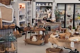 Gorgeous Gift Shop in a Busy Mall