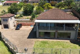 Rare Triple-Income Opportunity (Port Edward) — Main House, Apartment &amp; Flatlet For Sale