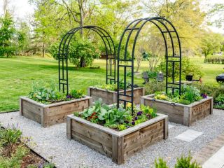 Garden & Landscaping Service to High Net Worth Families. Easy to Run. Minimal Owner Input Needed.